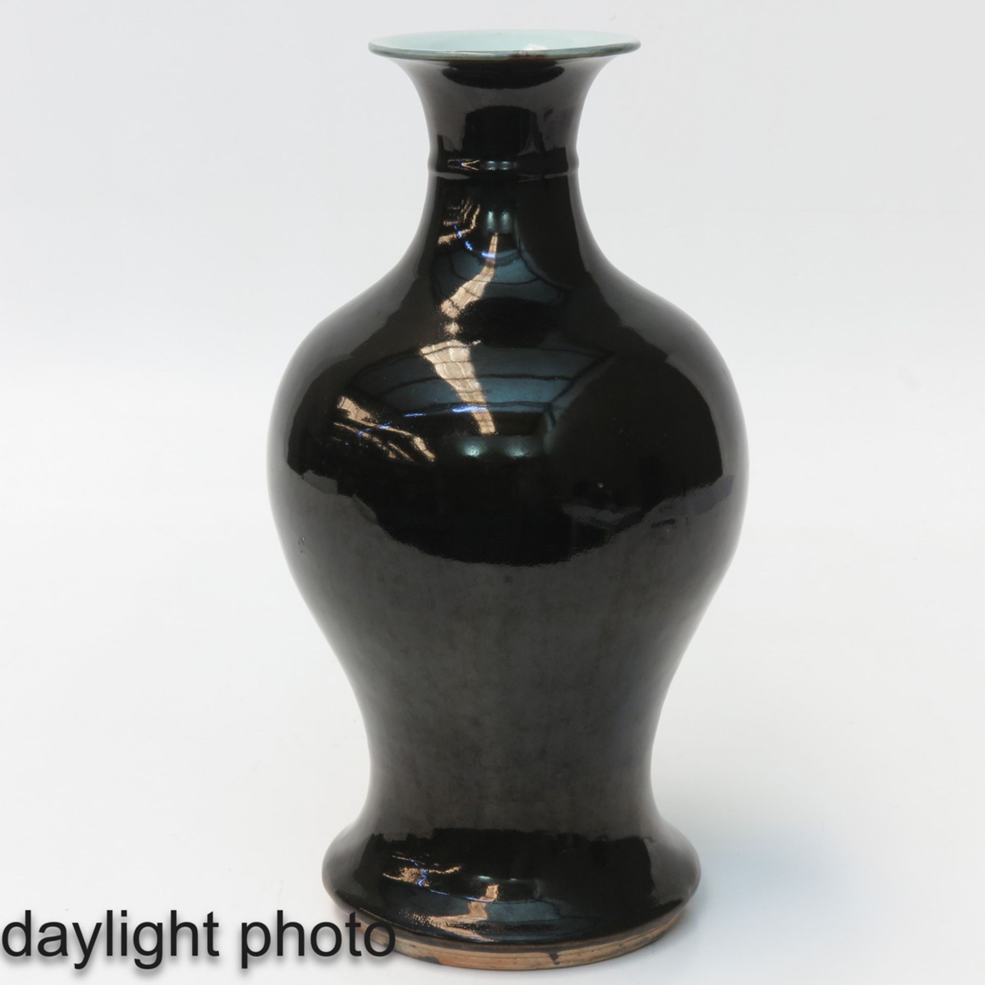 A Tea Dust Decor Baluster Vase - Image 7 of 9