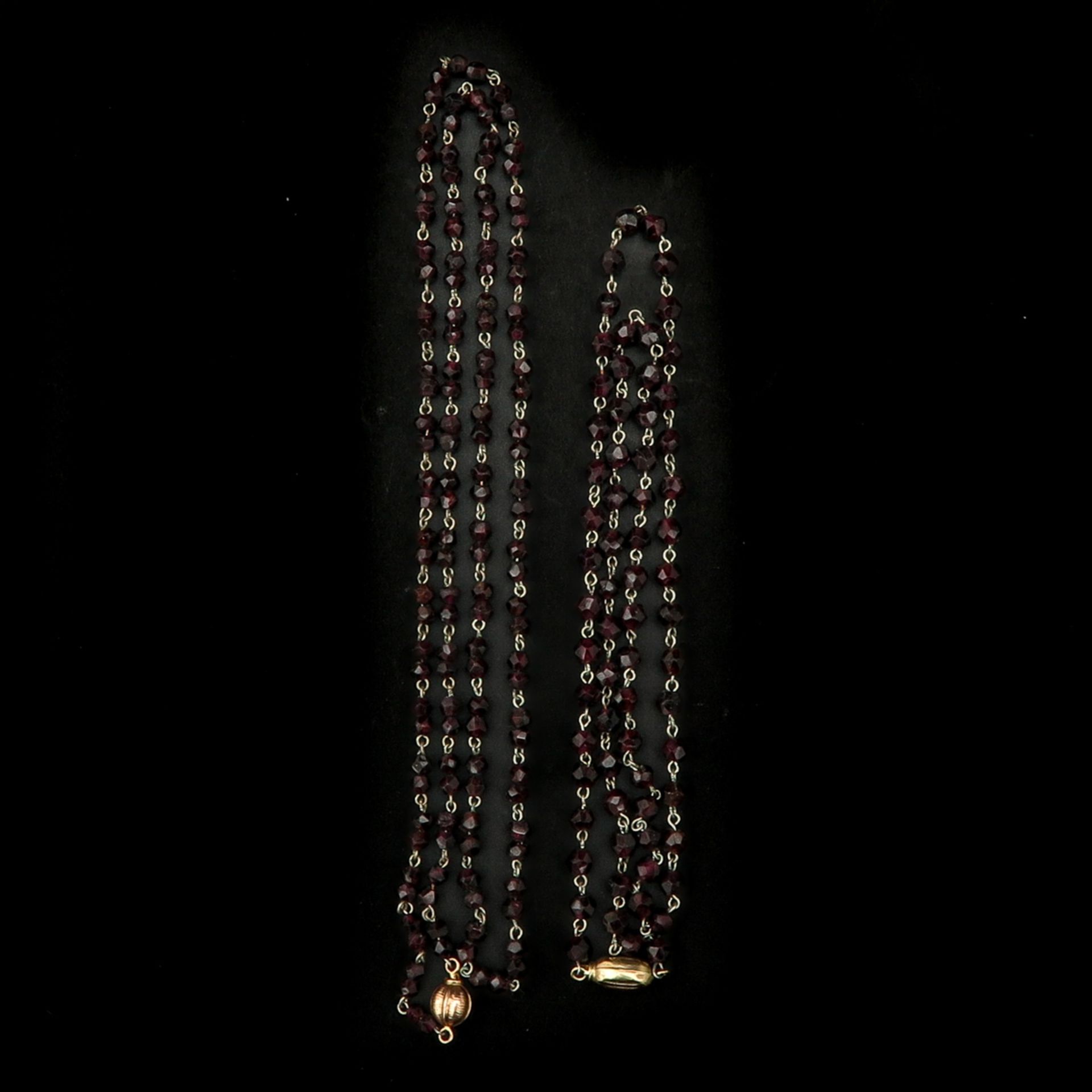 A Collection of 11 Garnet Necklaces - Image 6 of 8