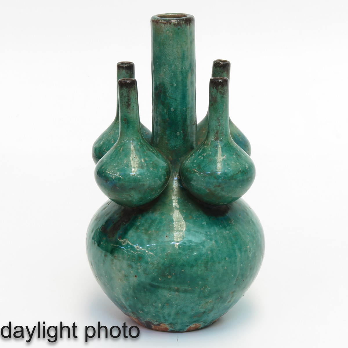 A Green Glaze Tulip Vase - Image 7 of 9