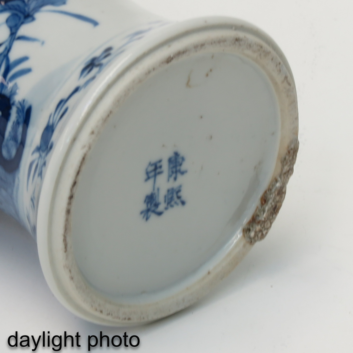 A Pair of Blue and White Vases with Covers - Image 8 of 10