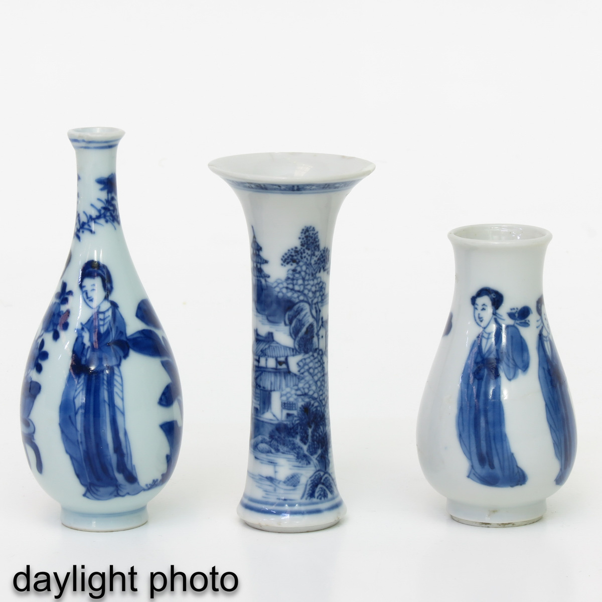 A Collection of 4 Miniature Vases - Image 7 of 10