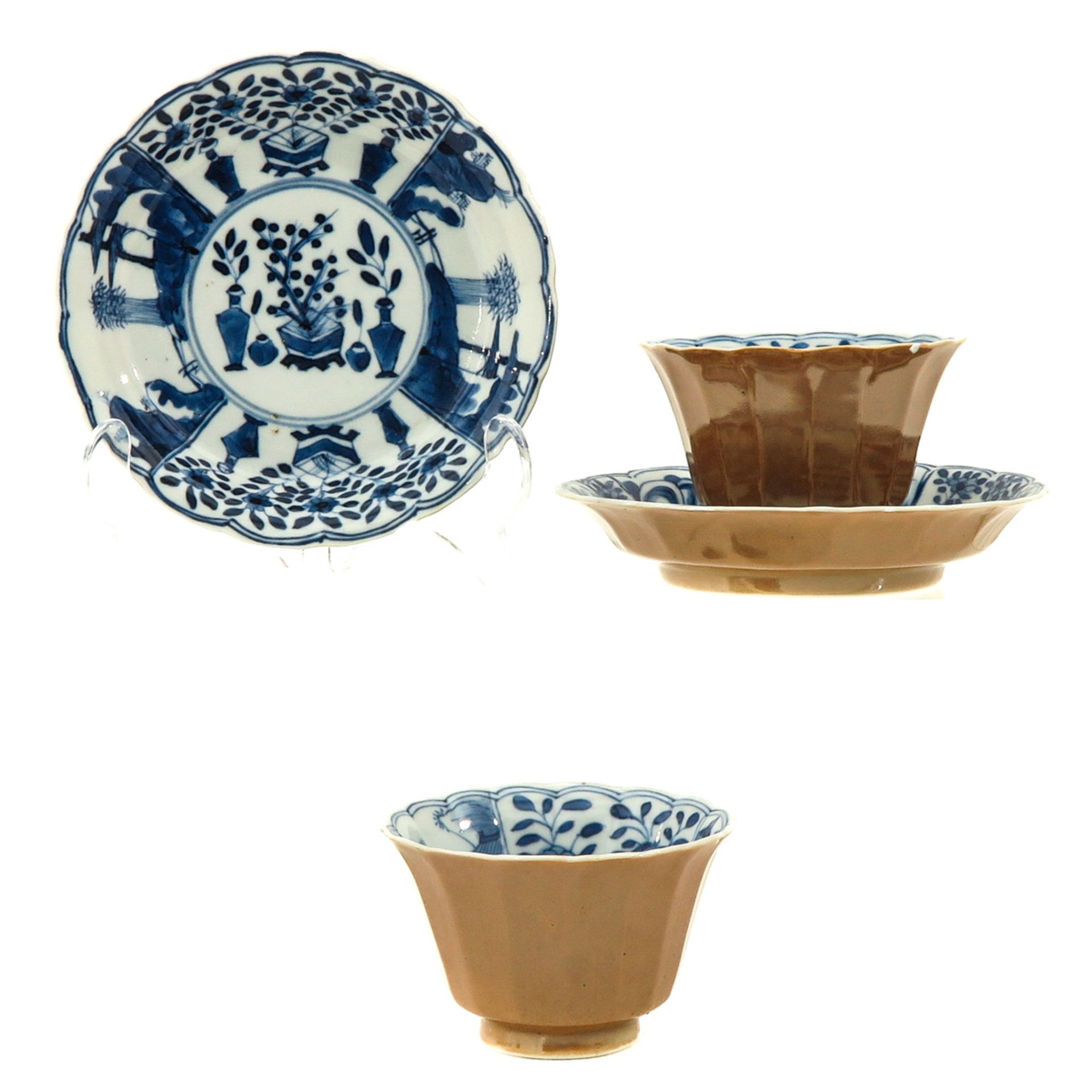 A Pair of Cafe of Lait Decor Cups and Saucers
