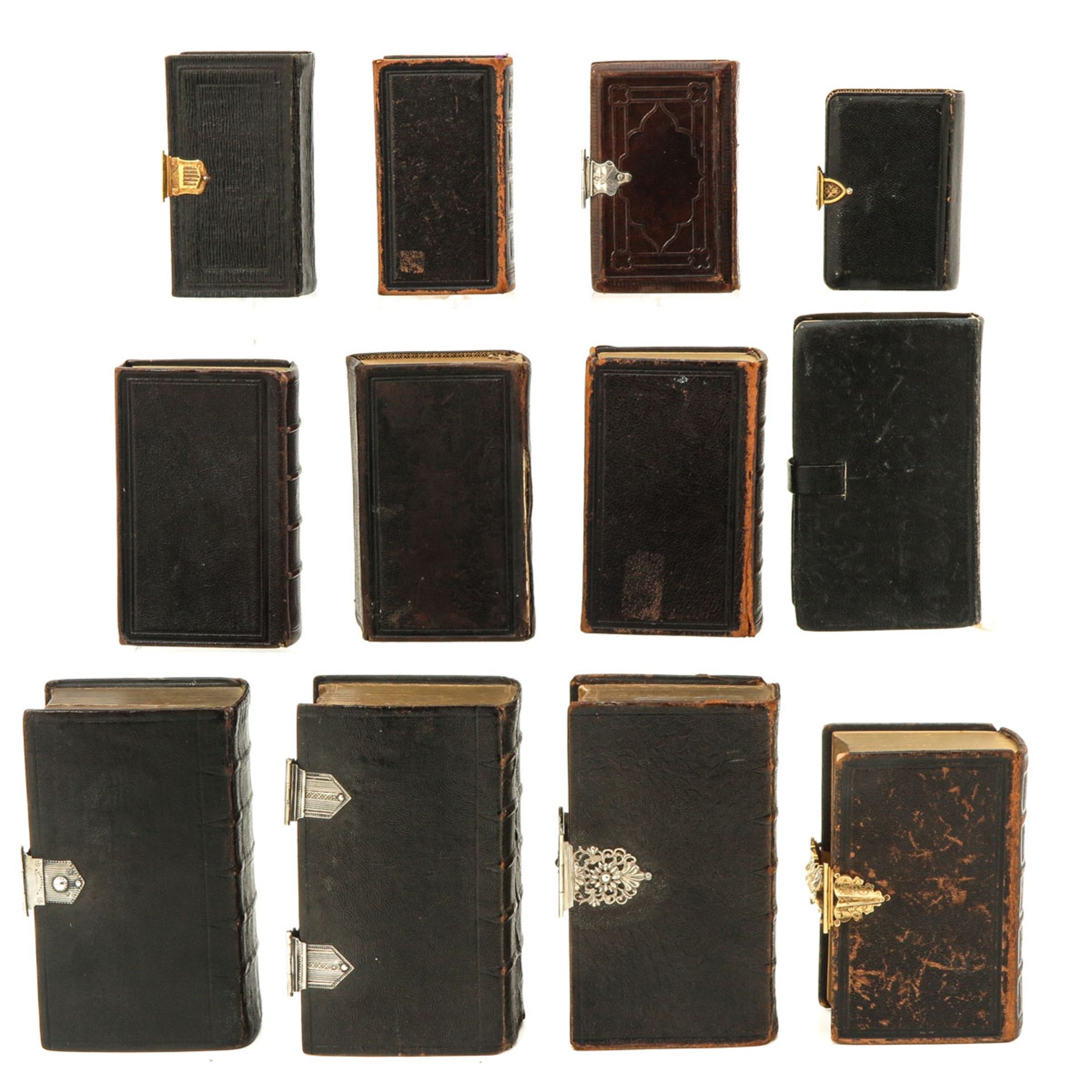 A Collection of 12 Bibles - Bild 2 aus 10