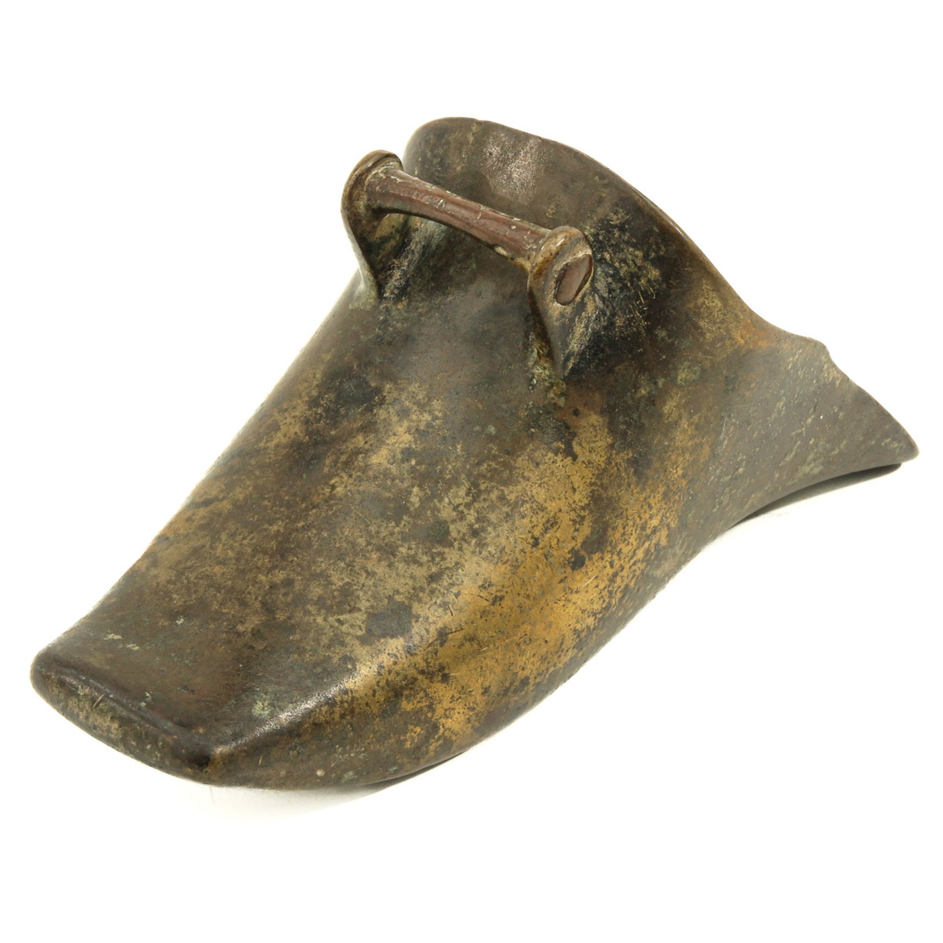 A Pair of 17th Century Bronze Boots - Bild 8 aus 9