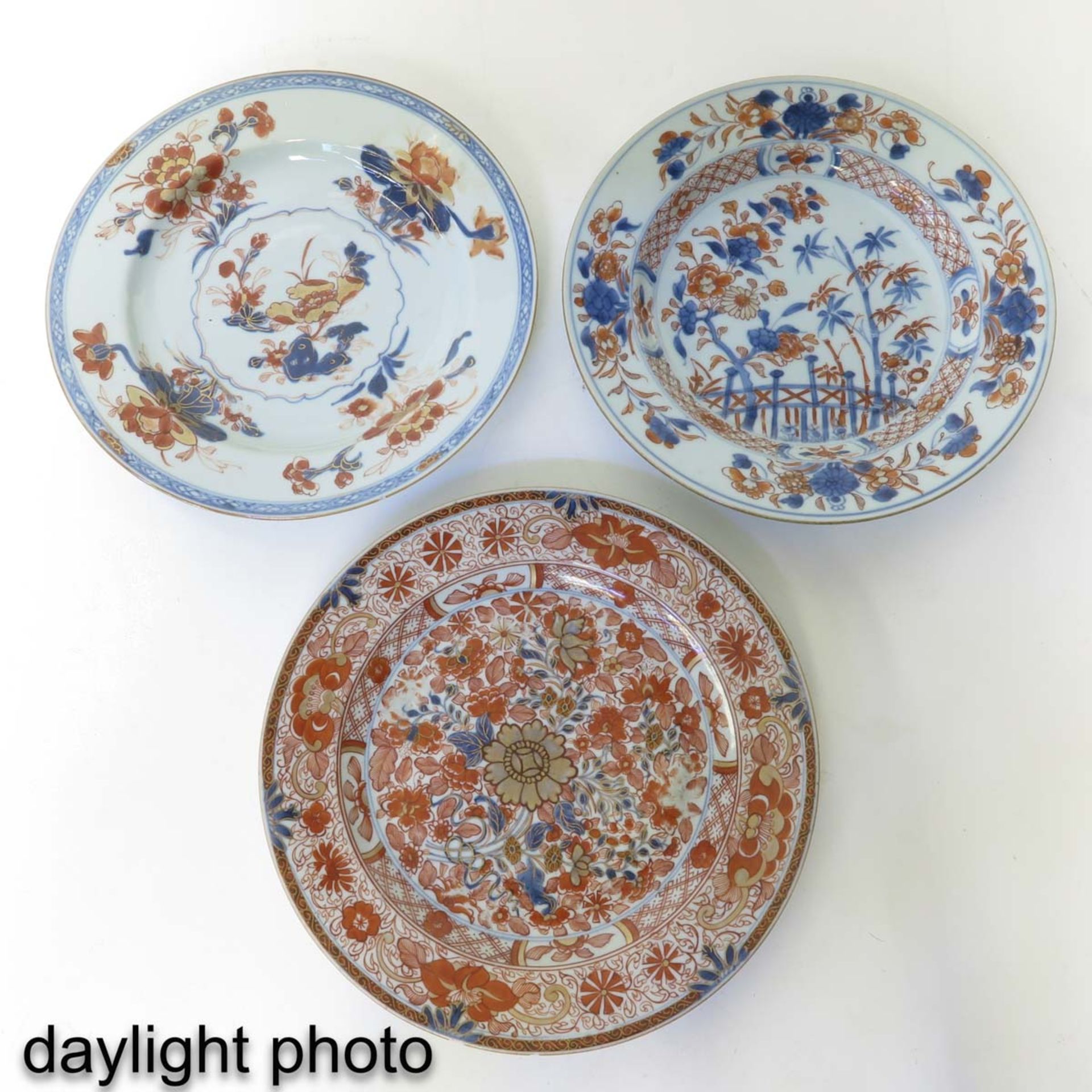 A Collection of 6 Imari Plates - Image 9 of 10