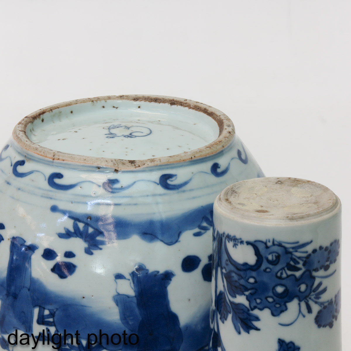 A Blue and White Jar and Vase - Image 8 of 10