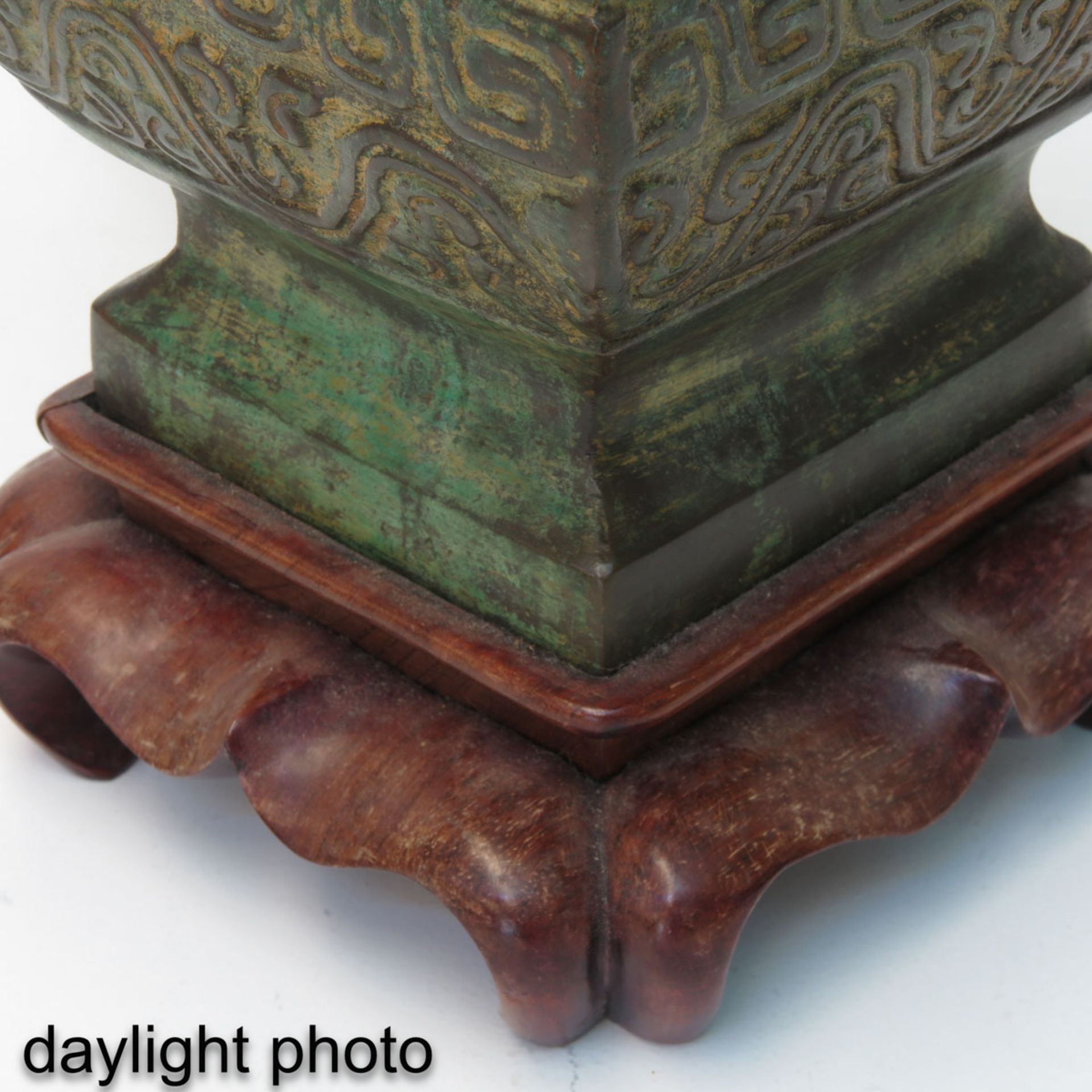 A Pair of Bronze Lamps - Bild 10 aus 10