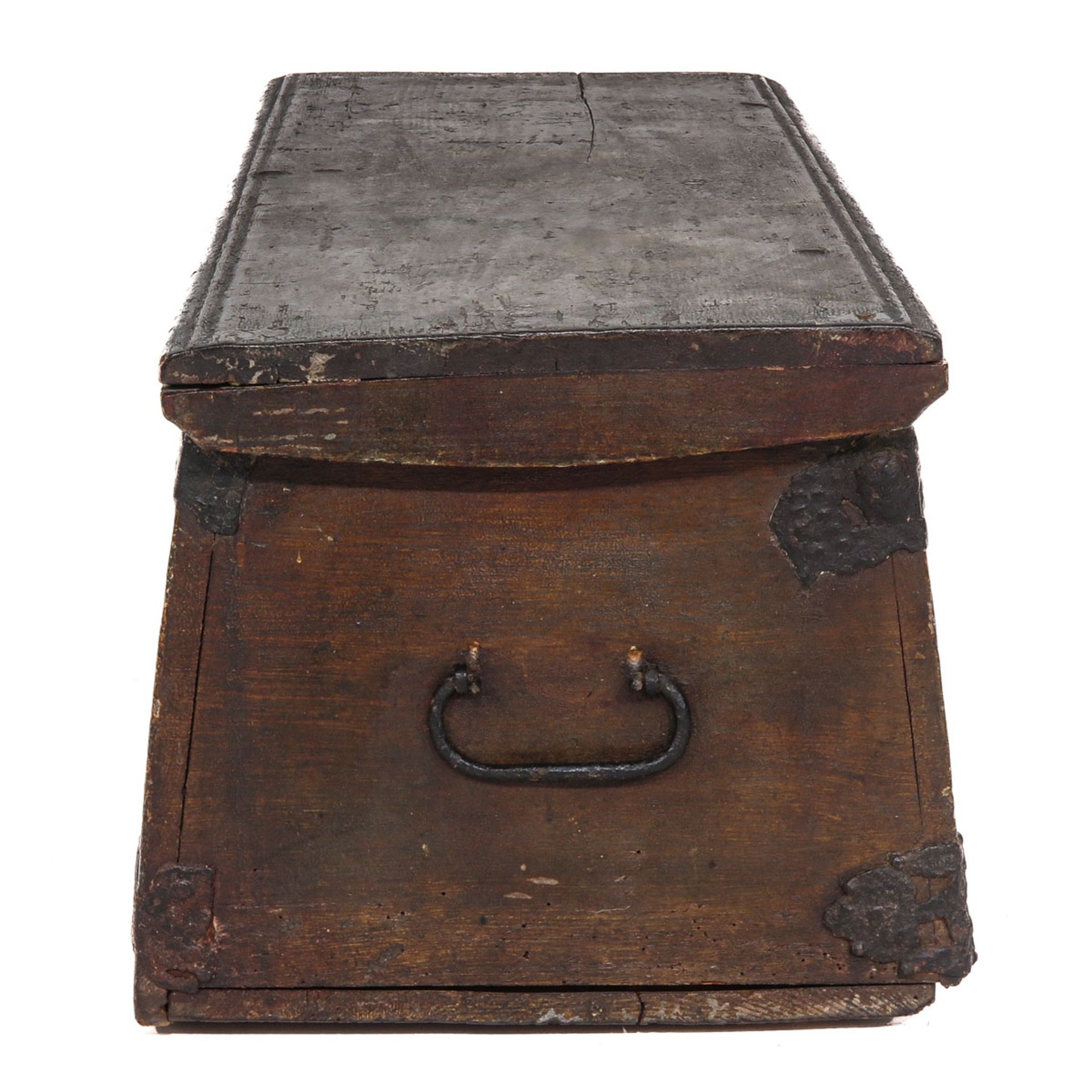 An 18th Century Ship's Chest - Image 2 of 10