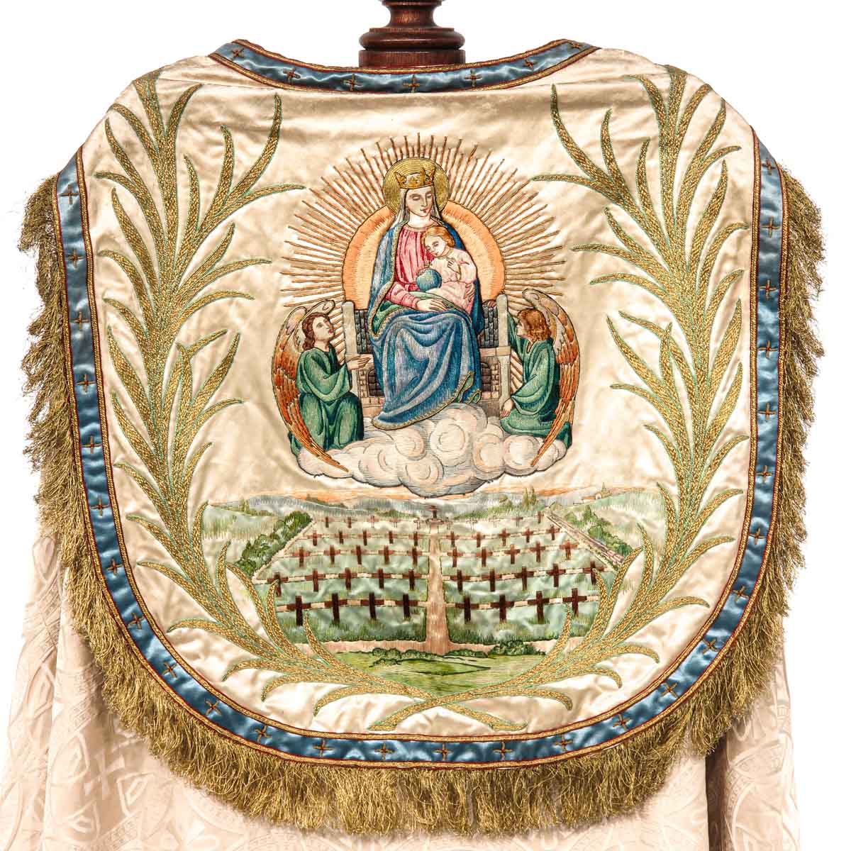 A Beautiful Silk Vestment - Image 3 of 8