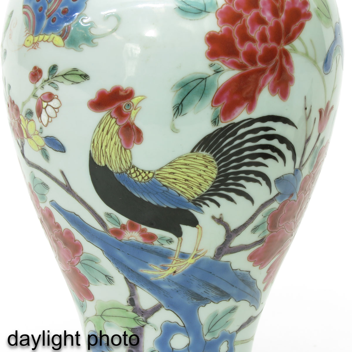 A Pot with Cover and Garniture Vase - Image 9 of 10