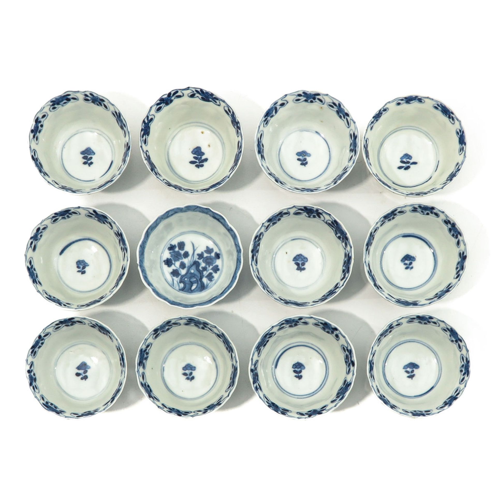 A Series of 12 Cups and Saucers - Bild 5 aus 10