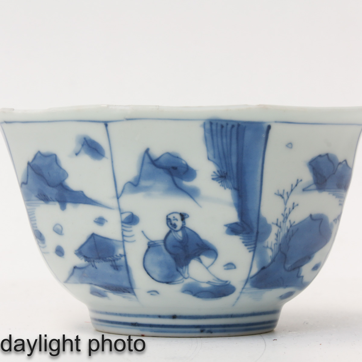 A Lot of 2 Blue and White Cups - Image 9 of 10