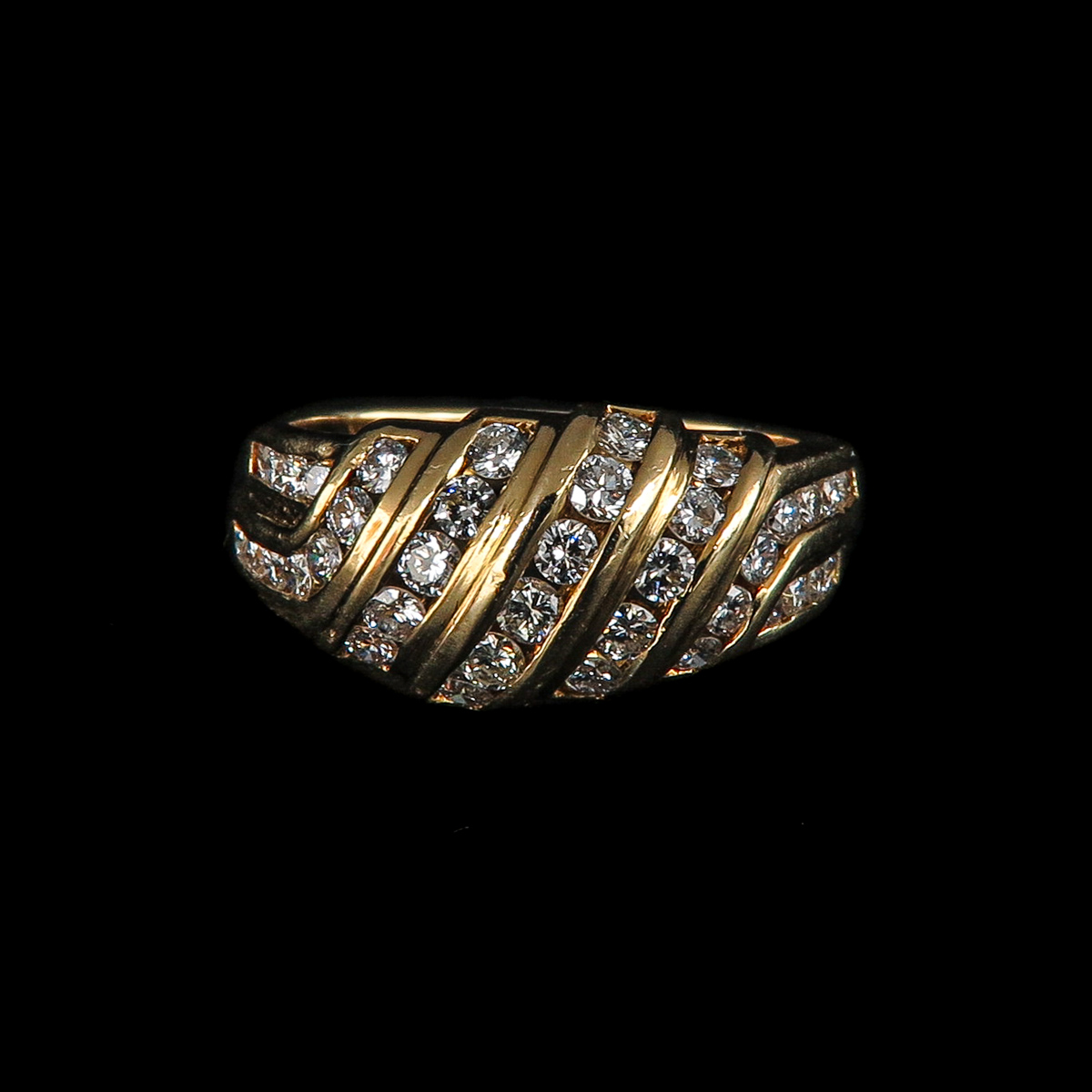 A Ladies Diamond Ring - Image 2 of 6