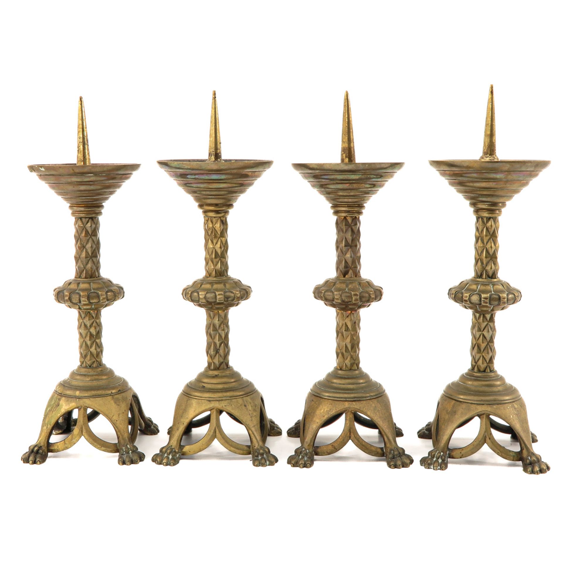 A Collection of 4 Bronze Altar Candlesticks - Bild 4 aus 8