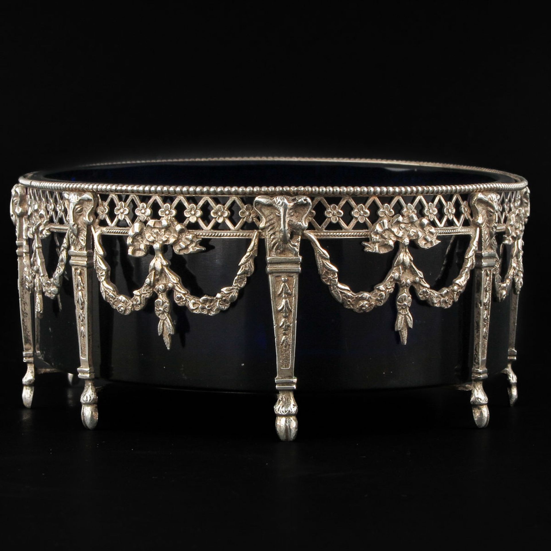 A Silver Centerpiece - Image 4 of 8