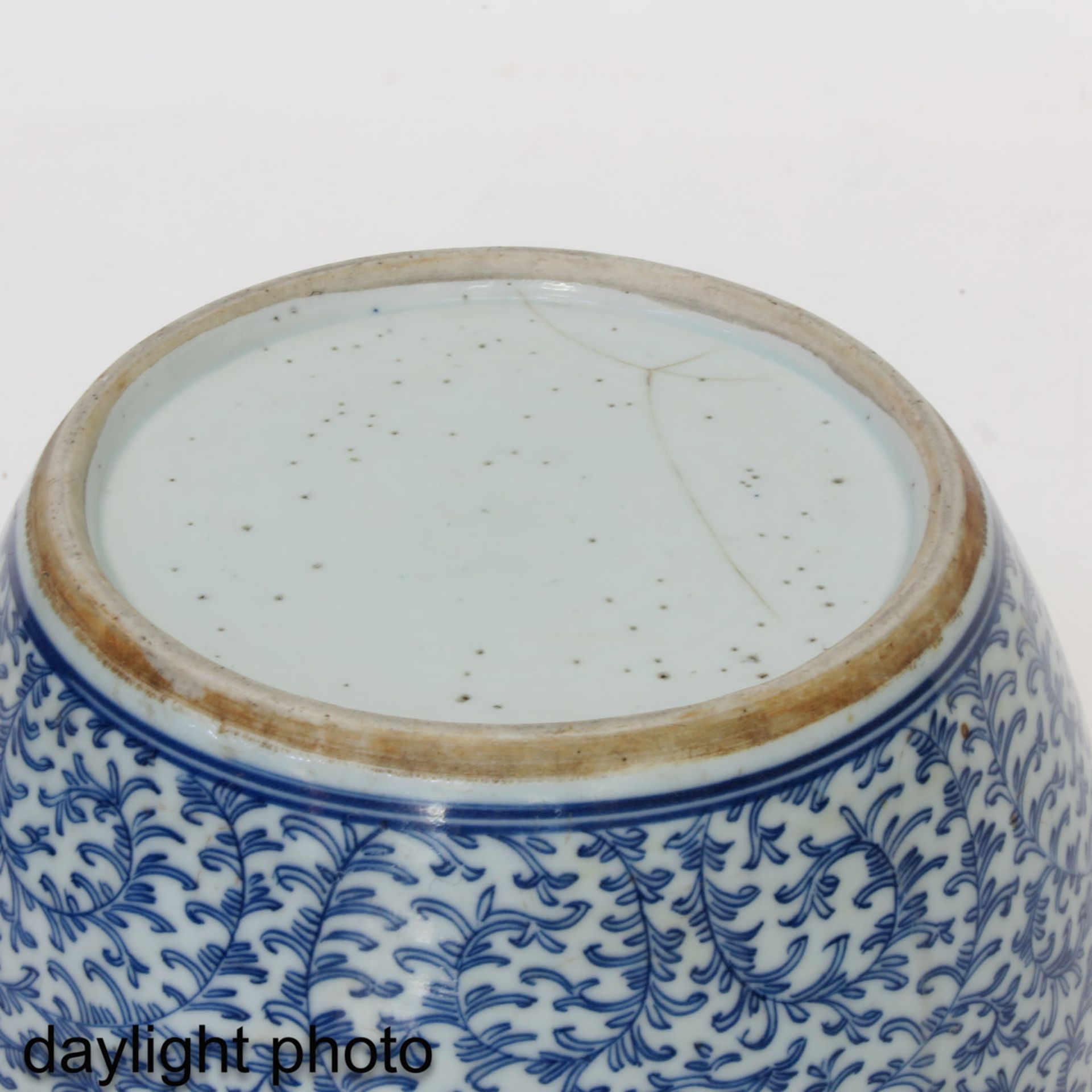 A Blue and White Jar with Cover - Bild 8 aus 9