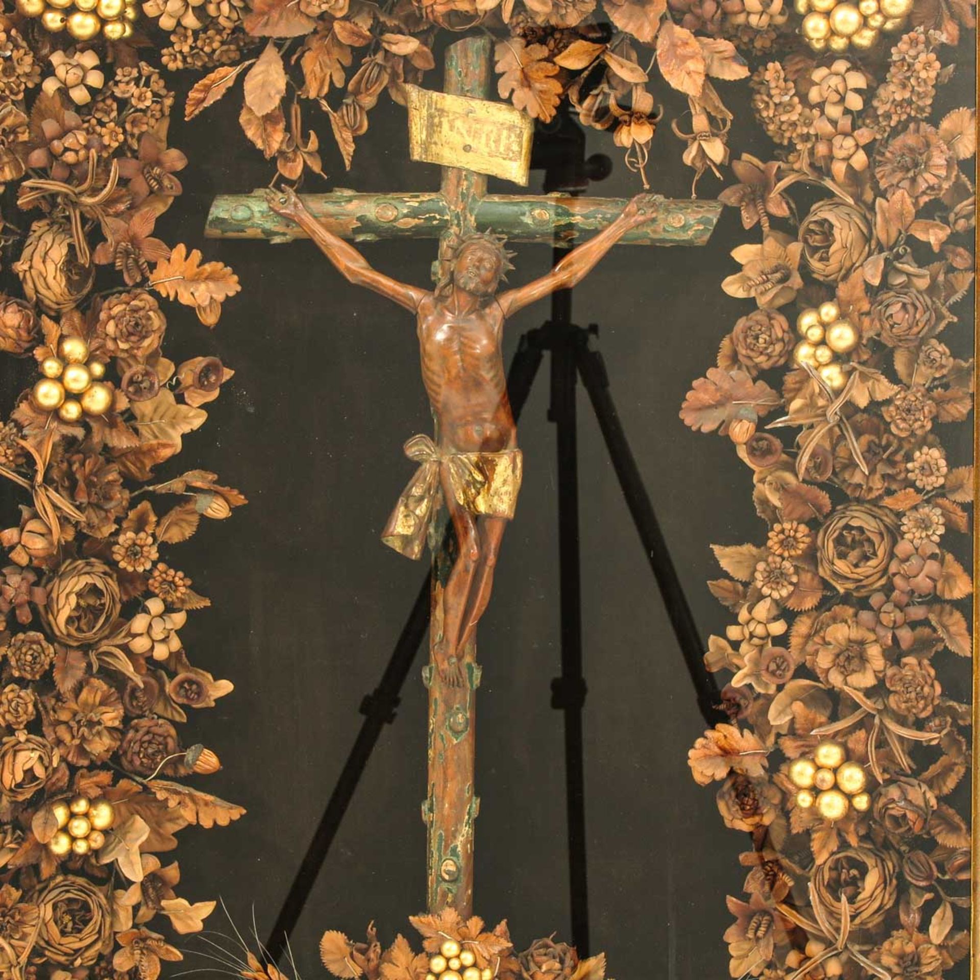 A Framed Crucifix - Bild 5 aus 5