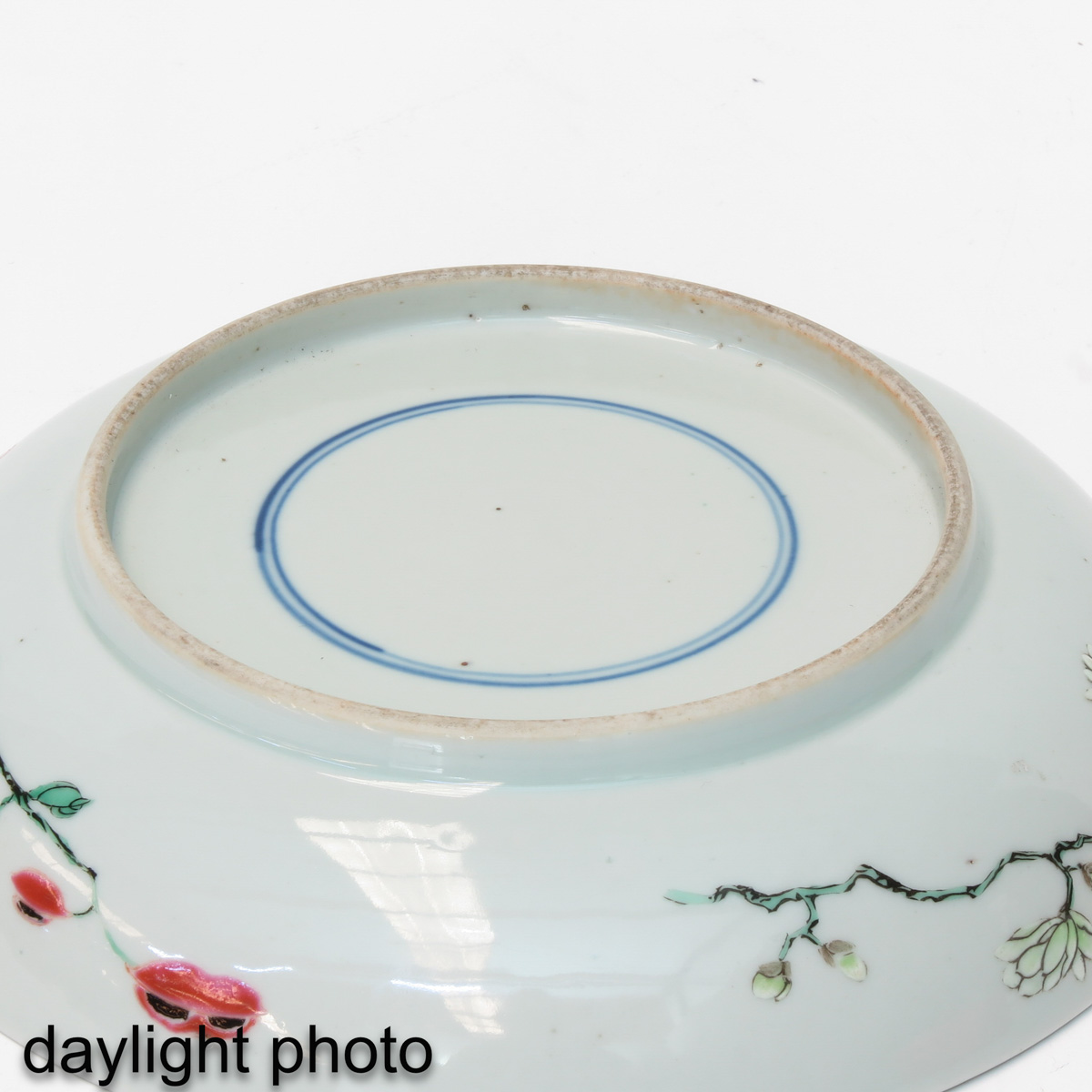 A Famille Rose Dish - Image 4 of 5