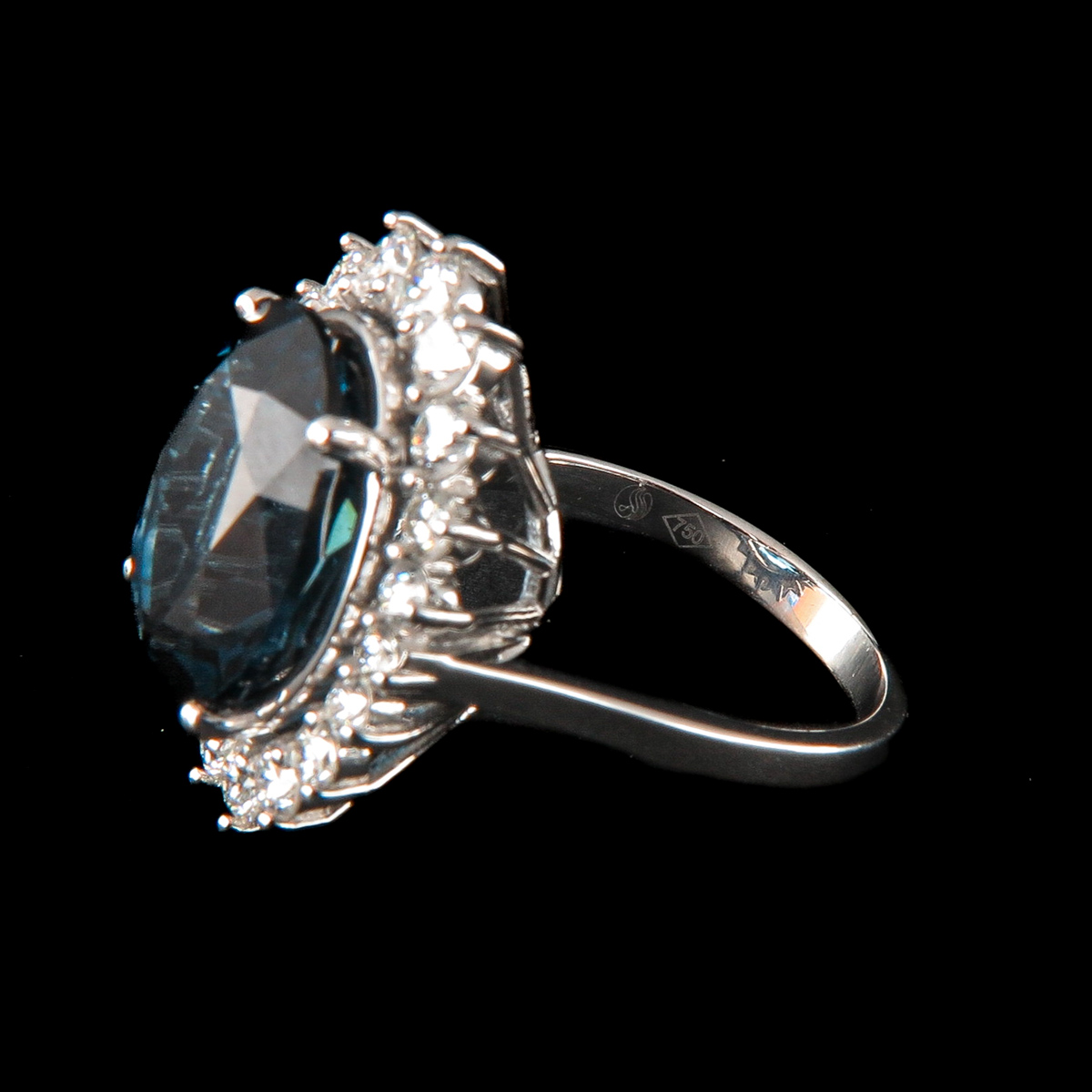 A London Blue Topaz and Diamond Ring - Image 4 of 4