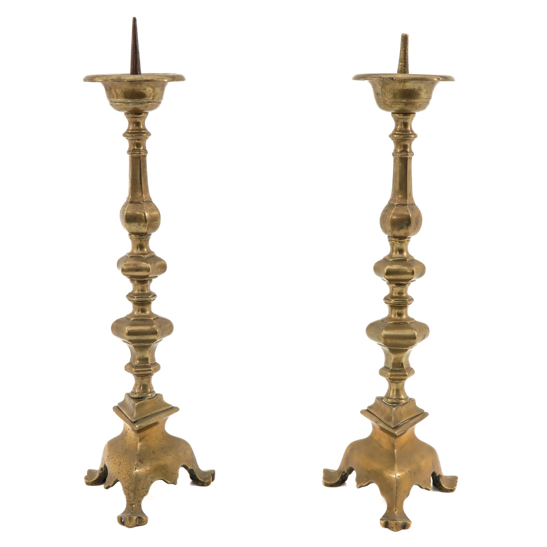 A Pair of Altar Candlesticks - Bild 3 aus 10