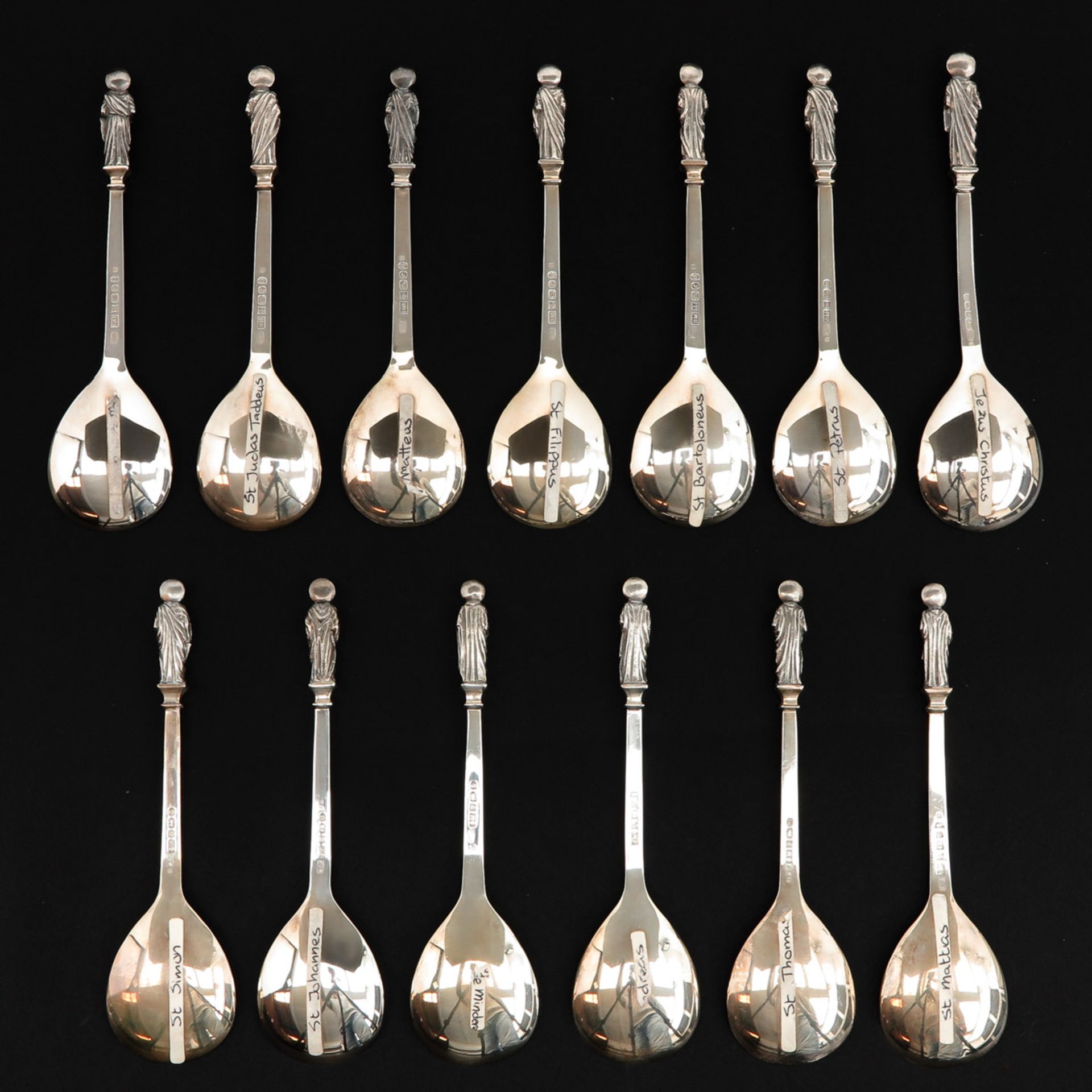 A Collection of Silver Religious Spoons - Bild 3 aus 10