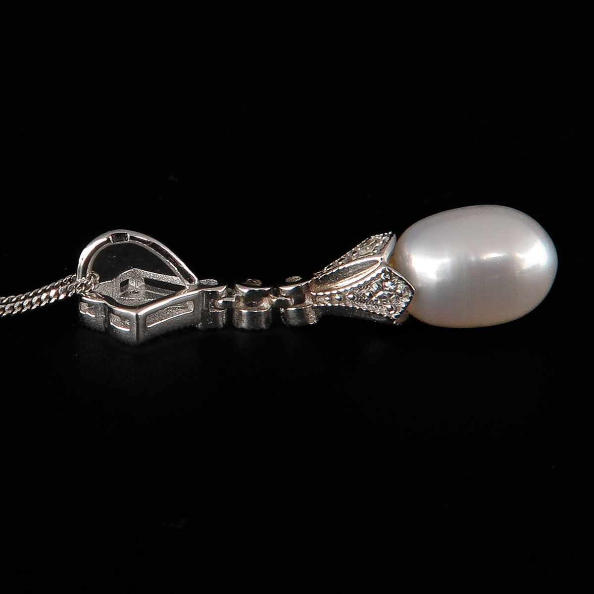 A Necklace with Pearl and Diamond Pendant - Image 5 of 6