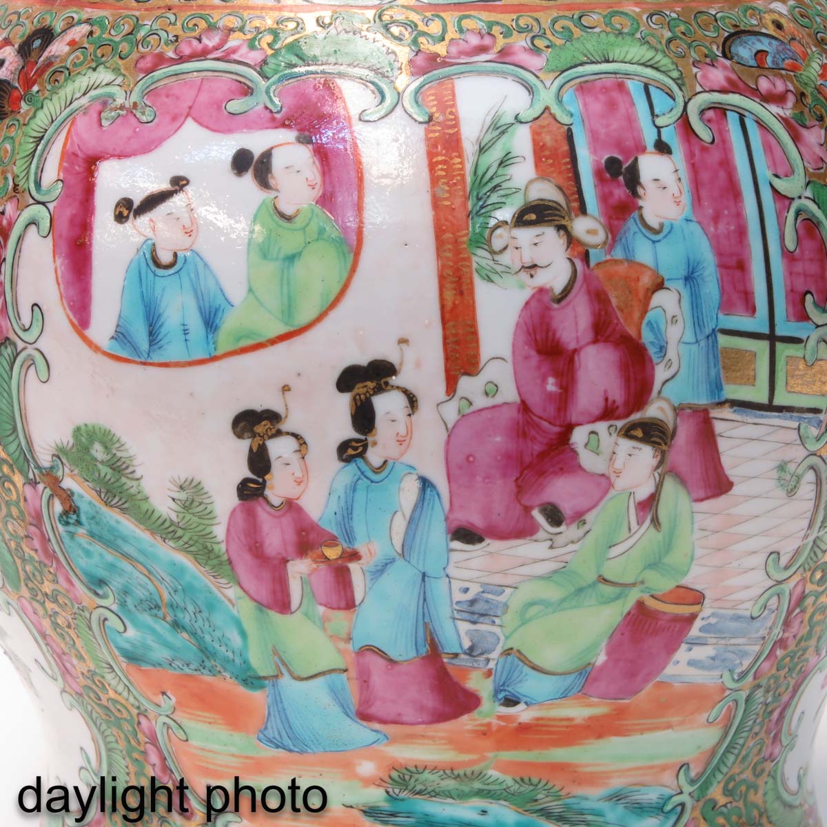 A Pair of Cantonese Vases - Image 9 of 9