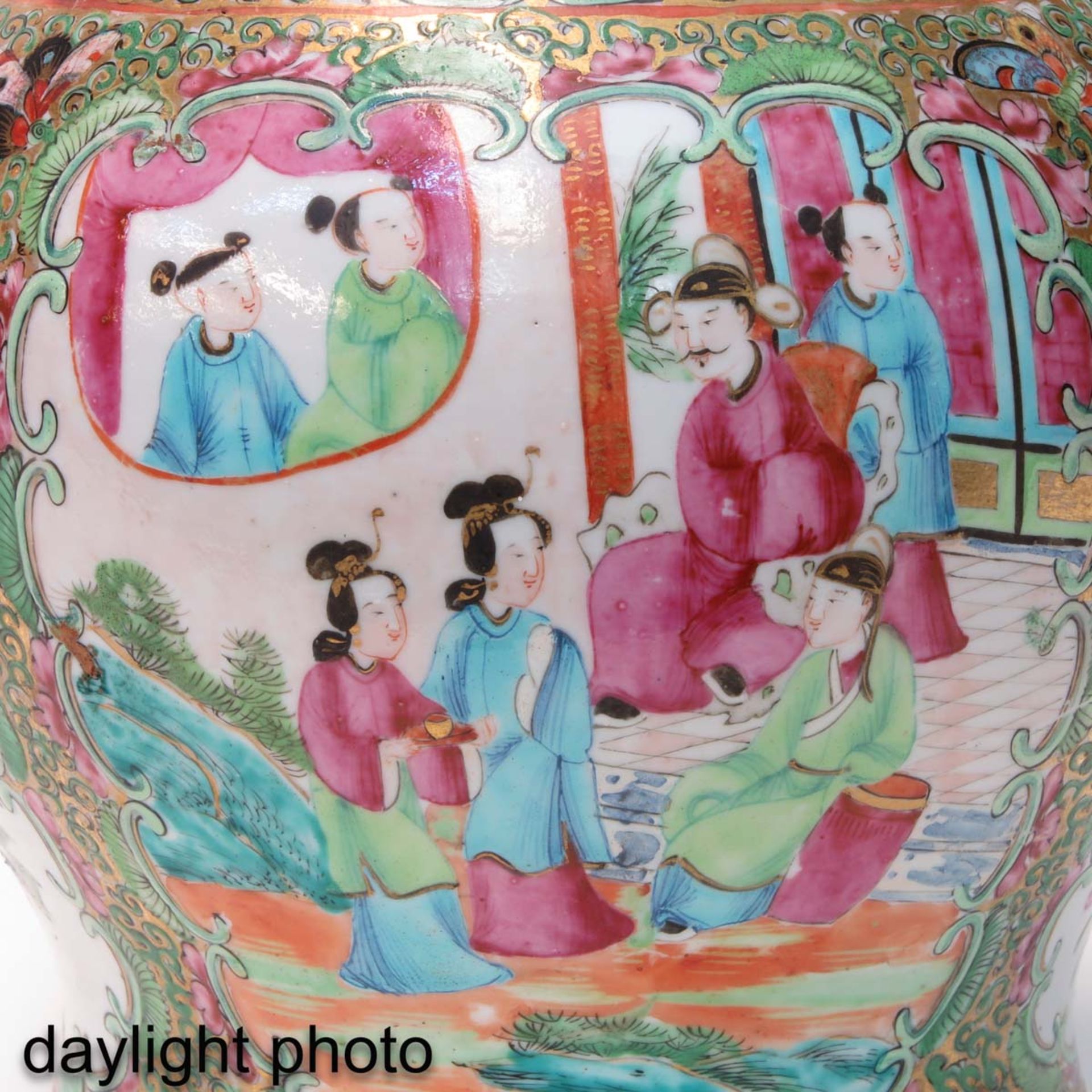 A Pair of Cantonese Vases - Bild 9 aus 9