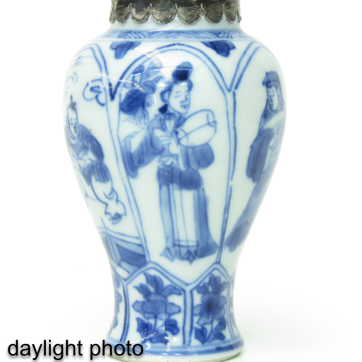 A Blue and White Miniature Vase - Image 10 of 10