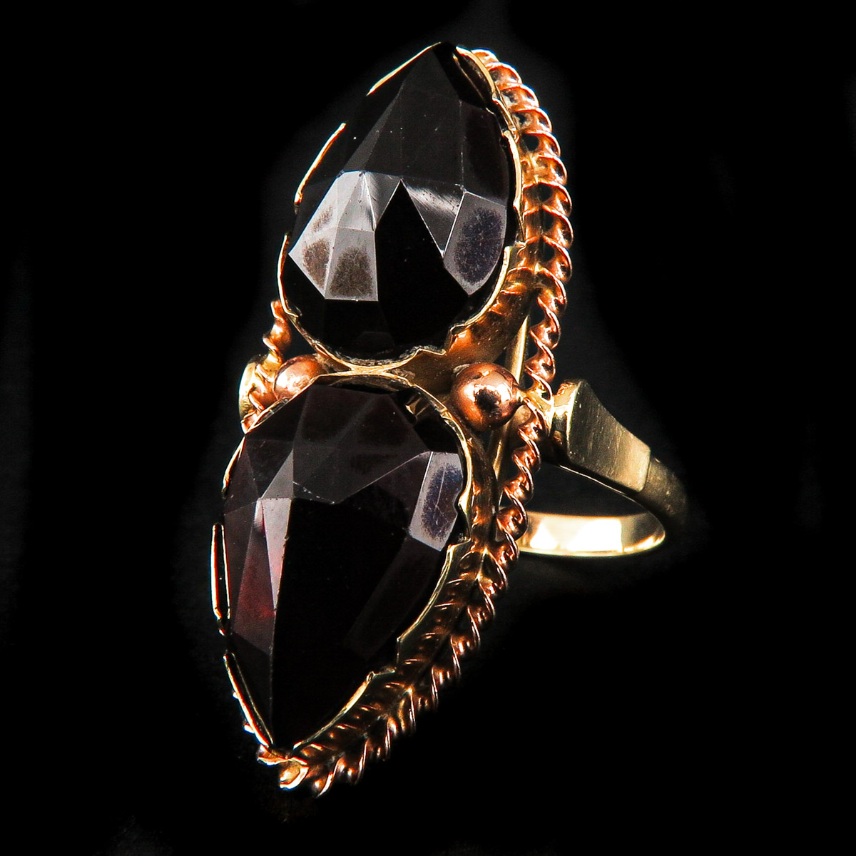 A Ladies Garnet Ring