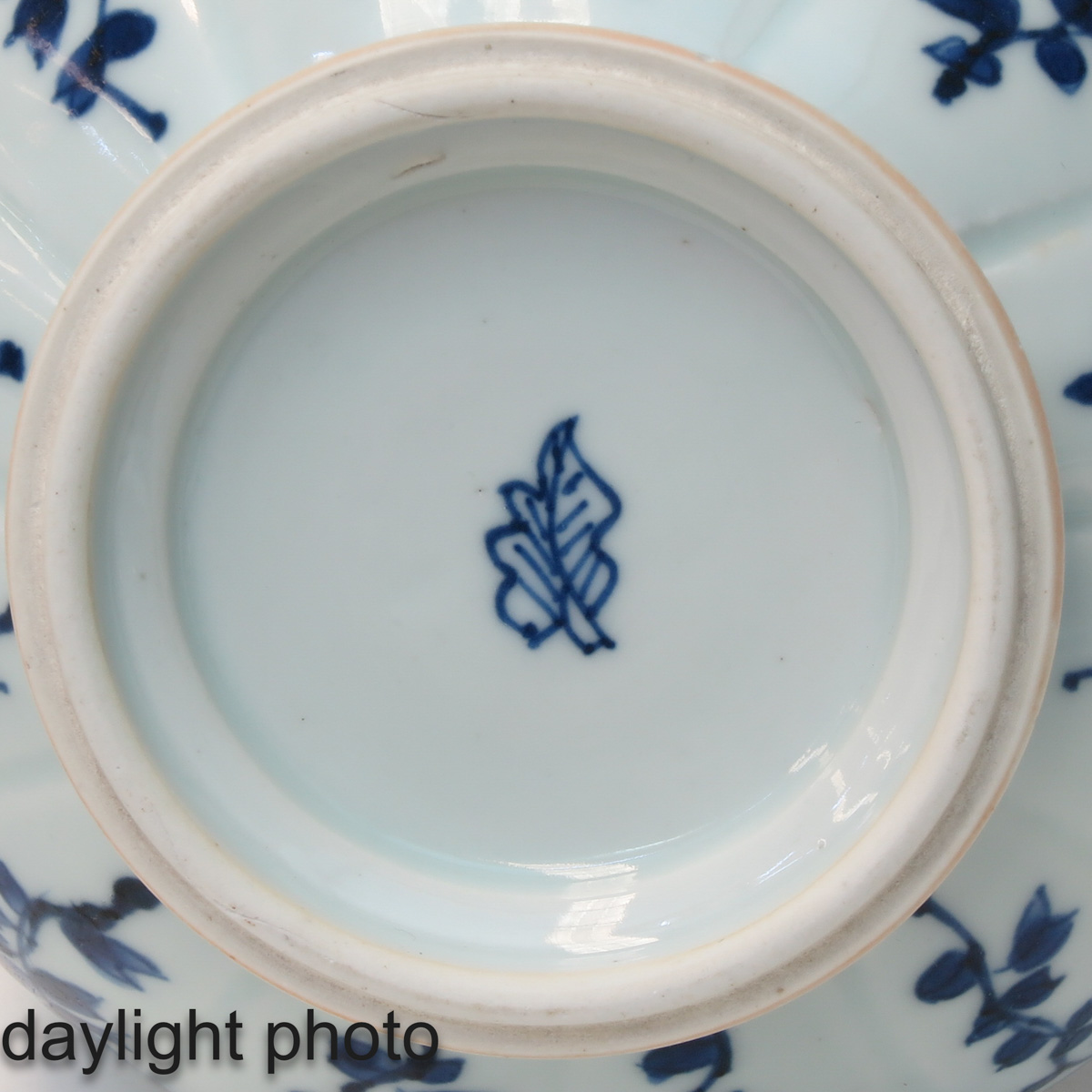 A Pair of Blue and White Vases - Image 9 of 10