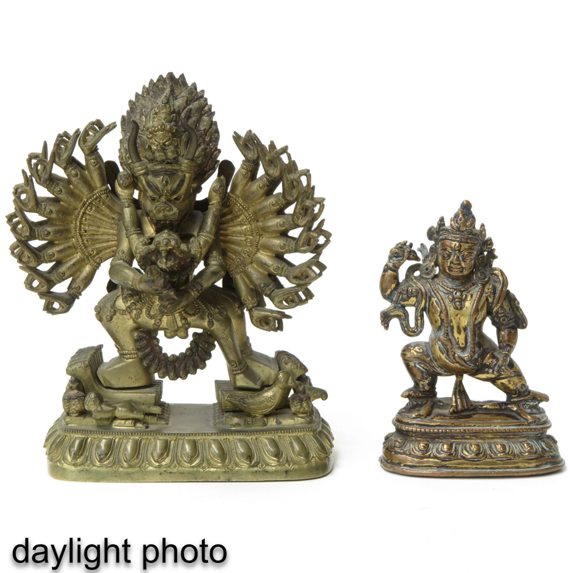 A Lot of 2 Tibetan Gilt Bronze Sculptures - Bild 7 aus 10
