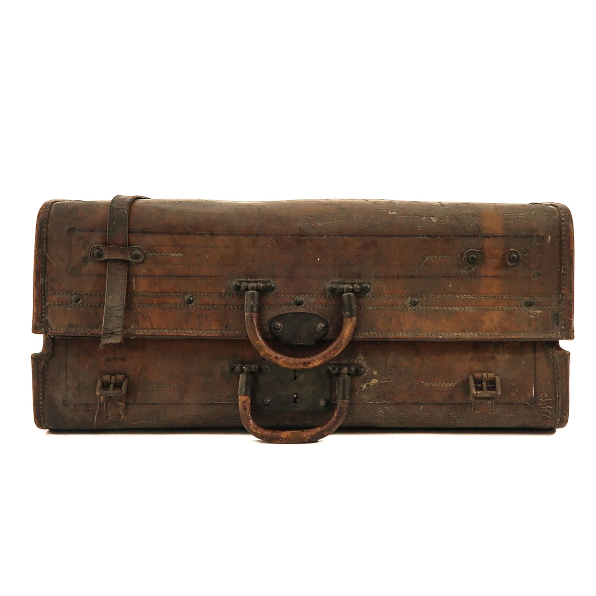 A Leather and Silk Suitcase - Bild 2 aus 10