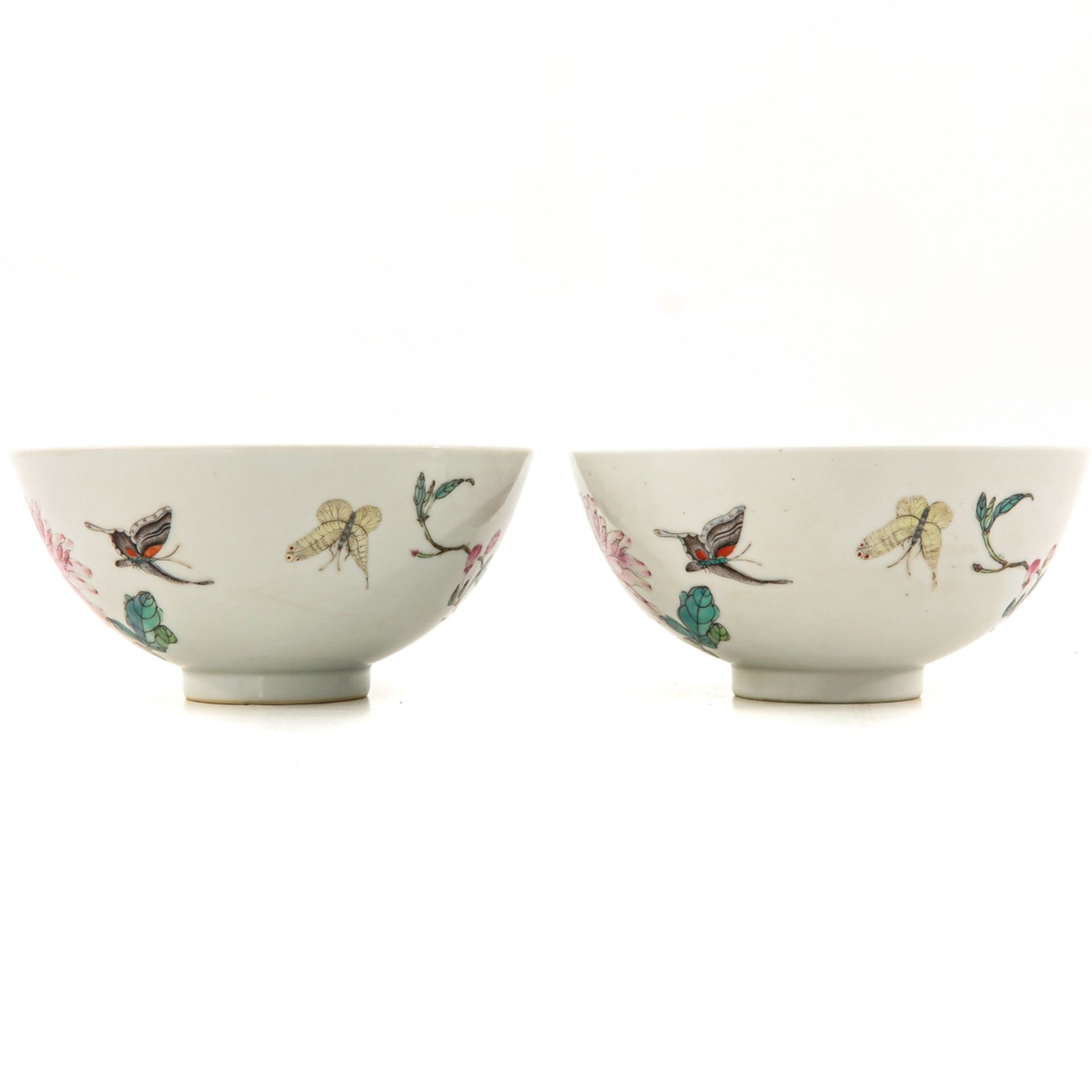 A Pair of Famille Rose Bowls - Bild 3 aus 10