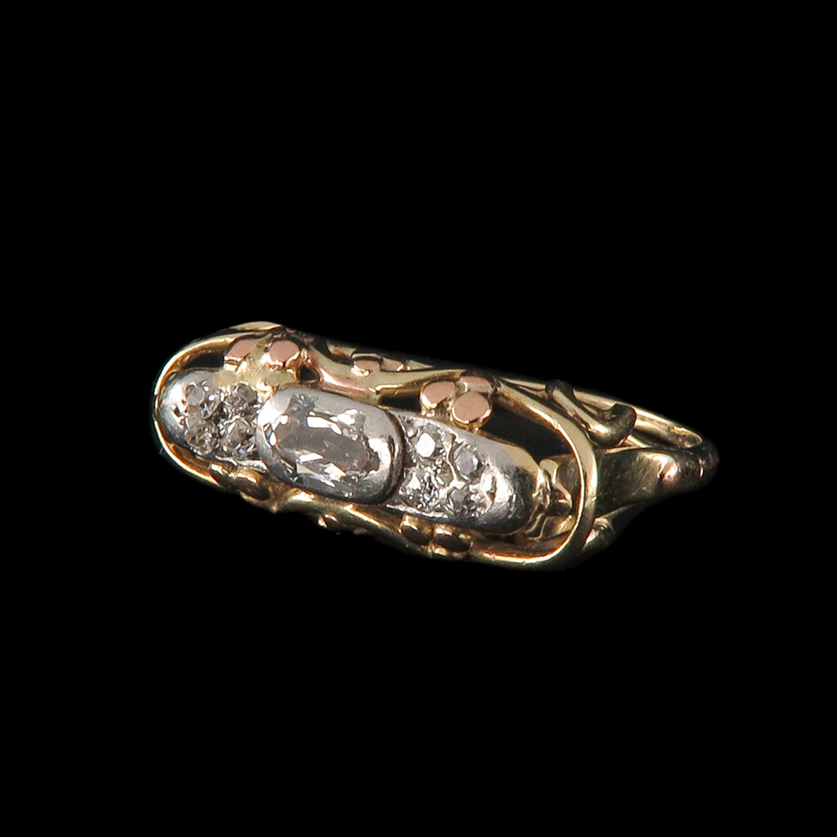 A Ladies Art Deco Diamond Ring