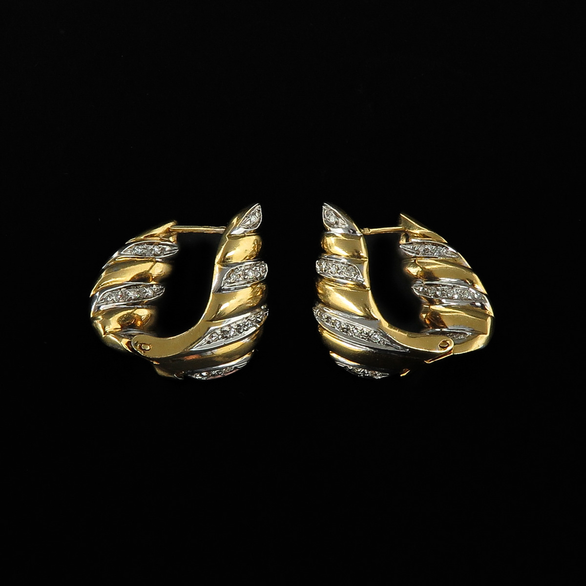 A Diamond Bracelet and Earrings - Image 4 of 6