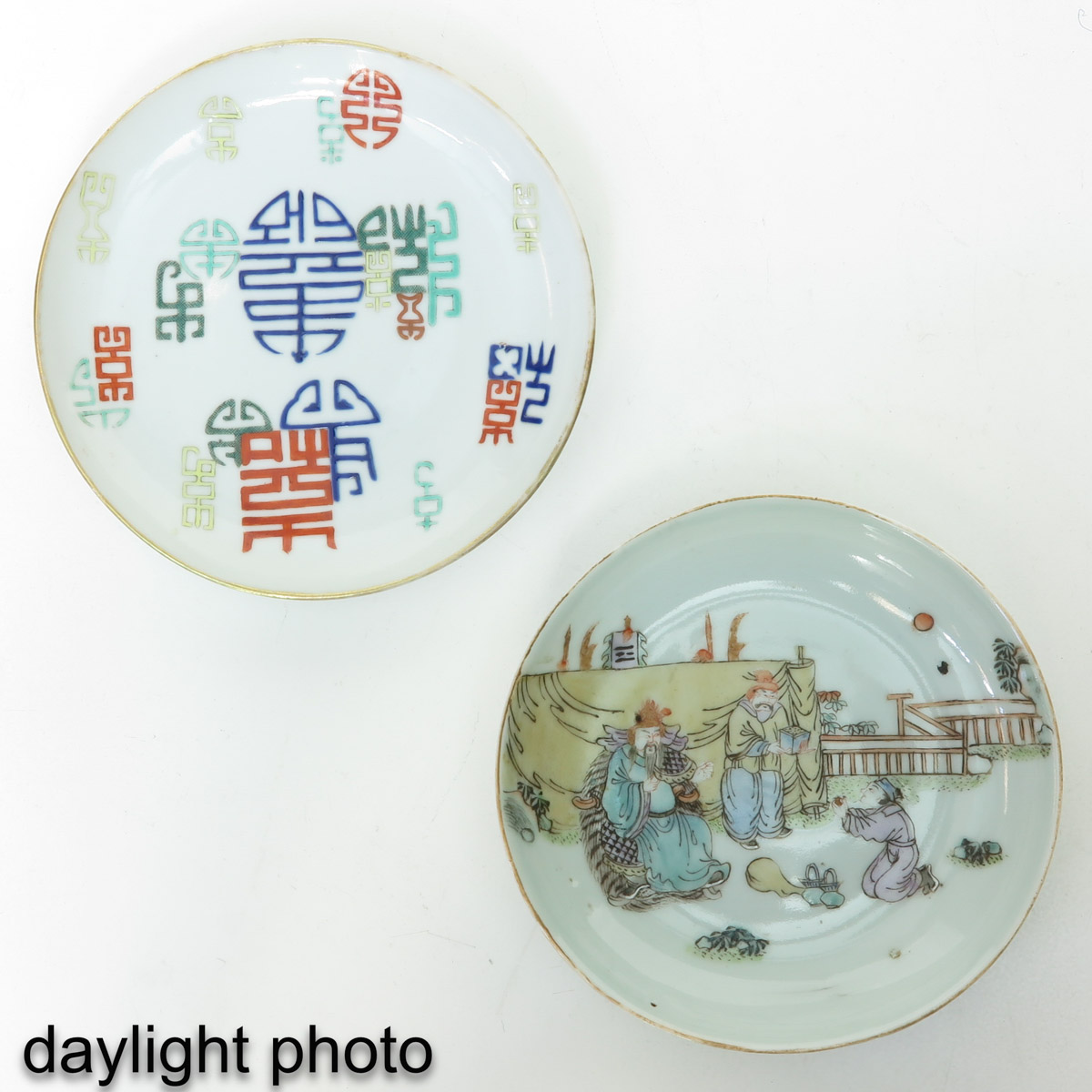 A Lot of 2 Small Polychrome Plates - Image 7 of 10