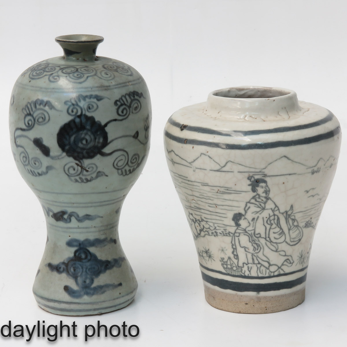 A Lot of 2 Vases - Image 7 of 10