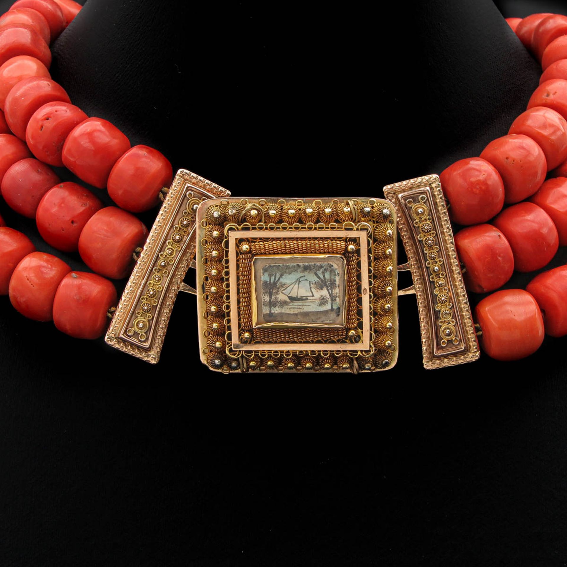 A 19th Century Red Coral Necklace - Image 2 of 6