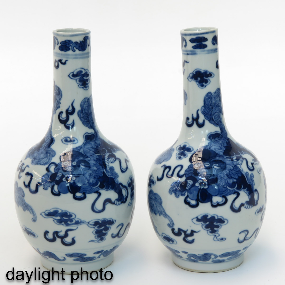 A Pair of Blue and White Bottle Vases - Image 7 of 10