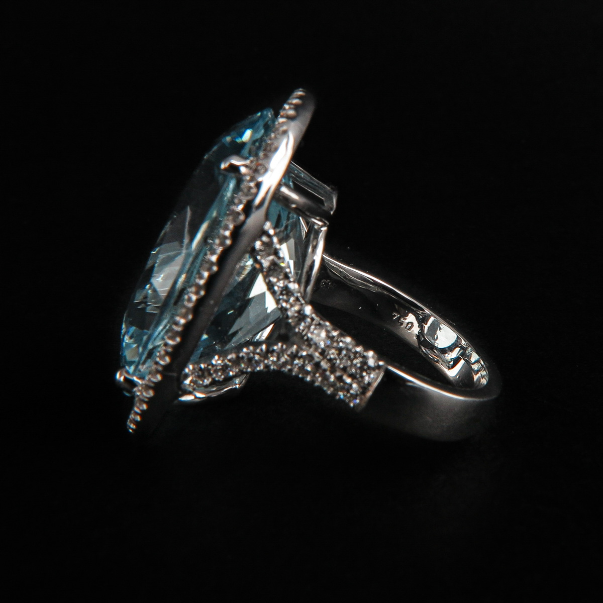 A Ladies Blue Topaz and Diamond Ring - Image 4 of 5