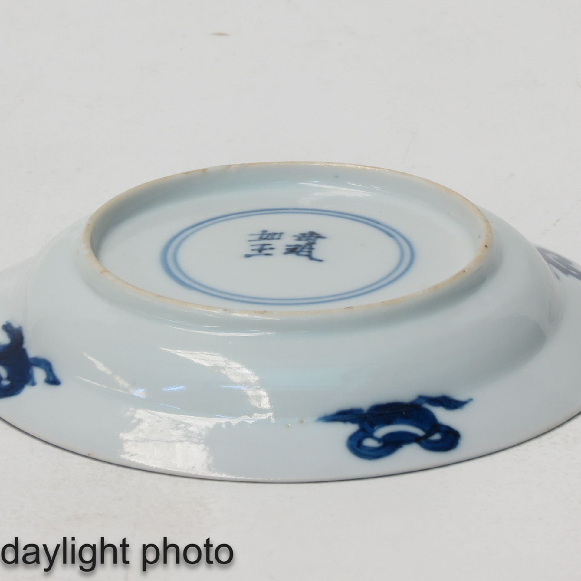 A Small Blue and White Dish - Image 4 of 5