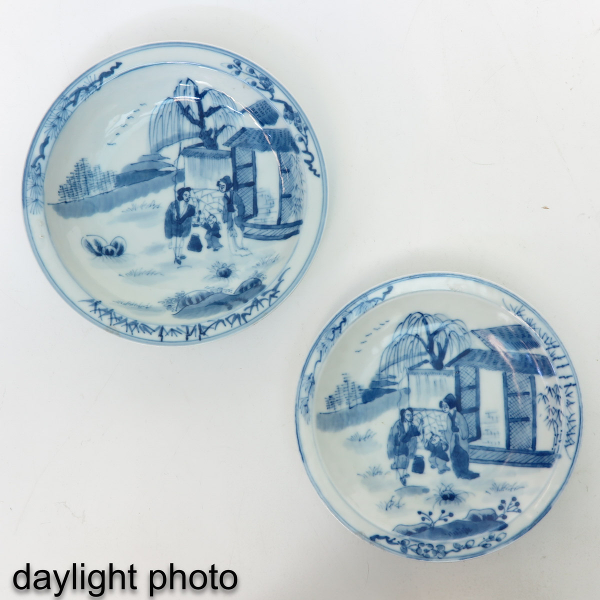 A Pair of Small Blue and White Plates - Image 7 of 10