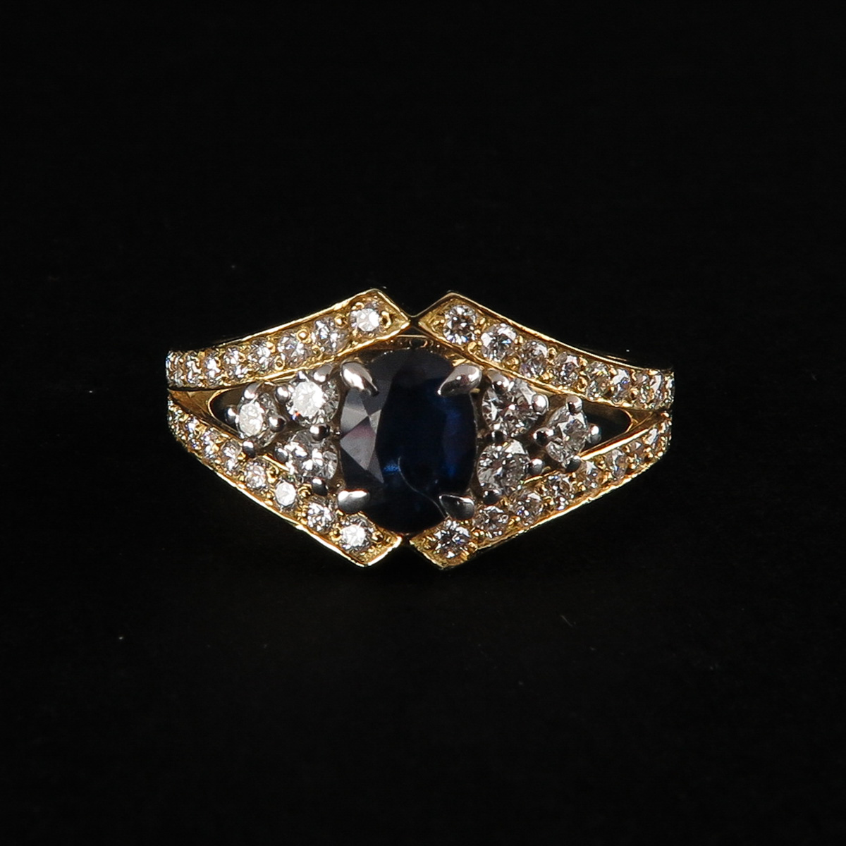 A Ladies Diamond and Sapphire Ring - Image 2 of 5