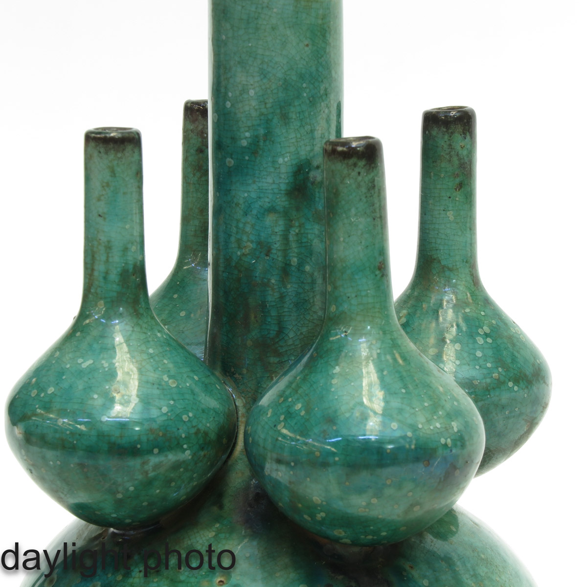 A Green Glaze Tulip Vase - Image 9 of 9