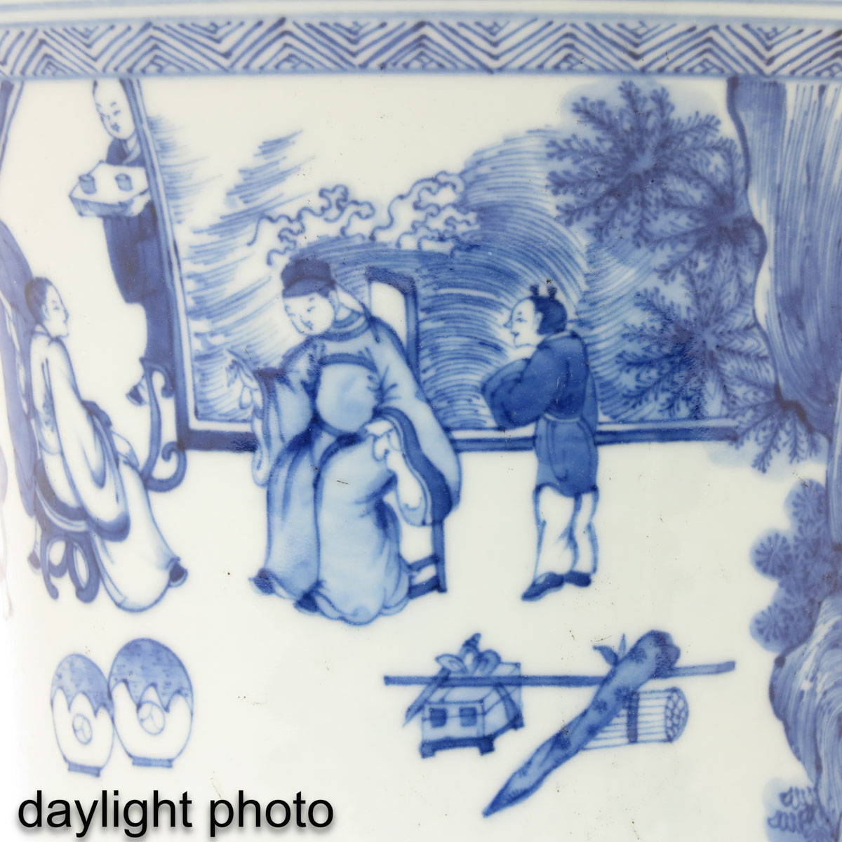 A Blue and White Brush Pot - Image 10 of 10