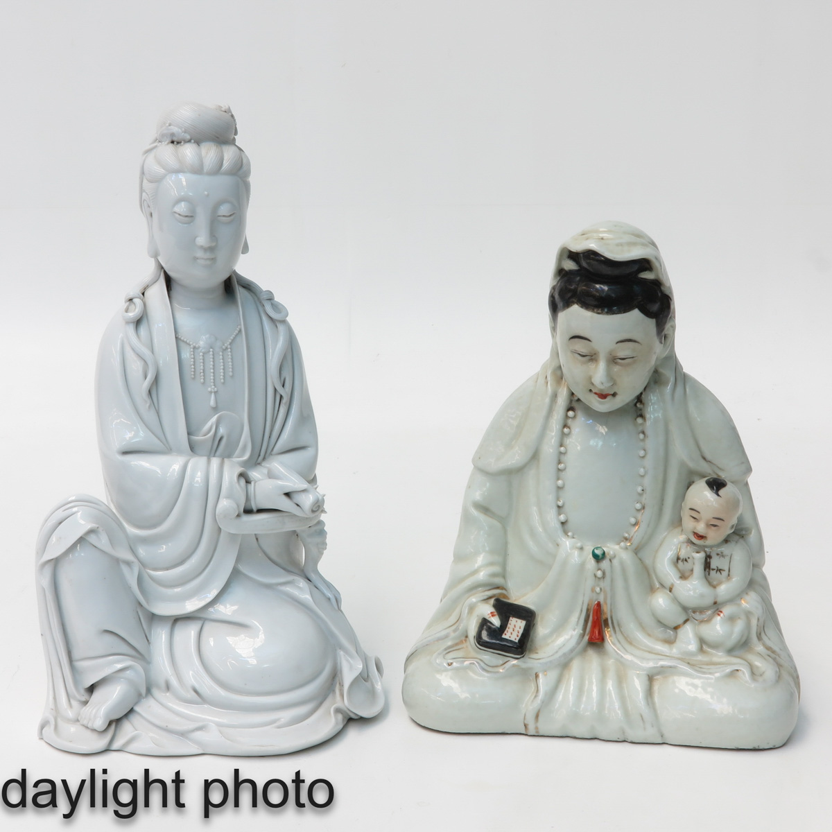 A Lot of 2 Quanyin Sculptures - Image 7 of 10