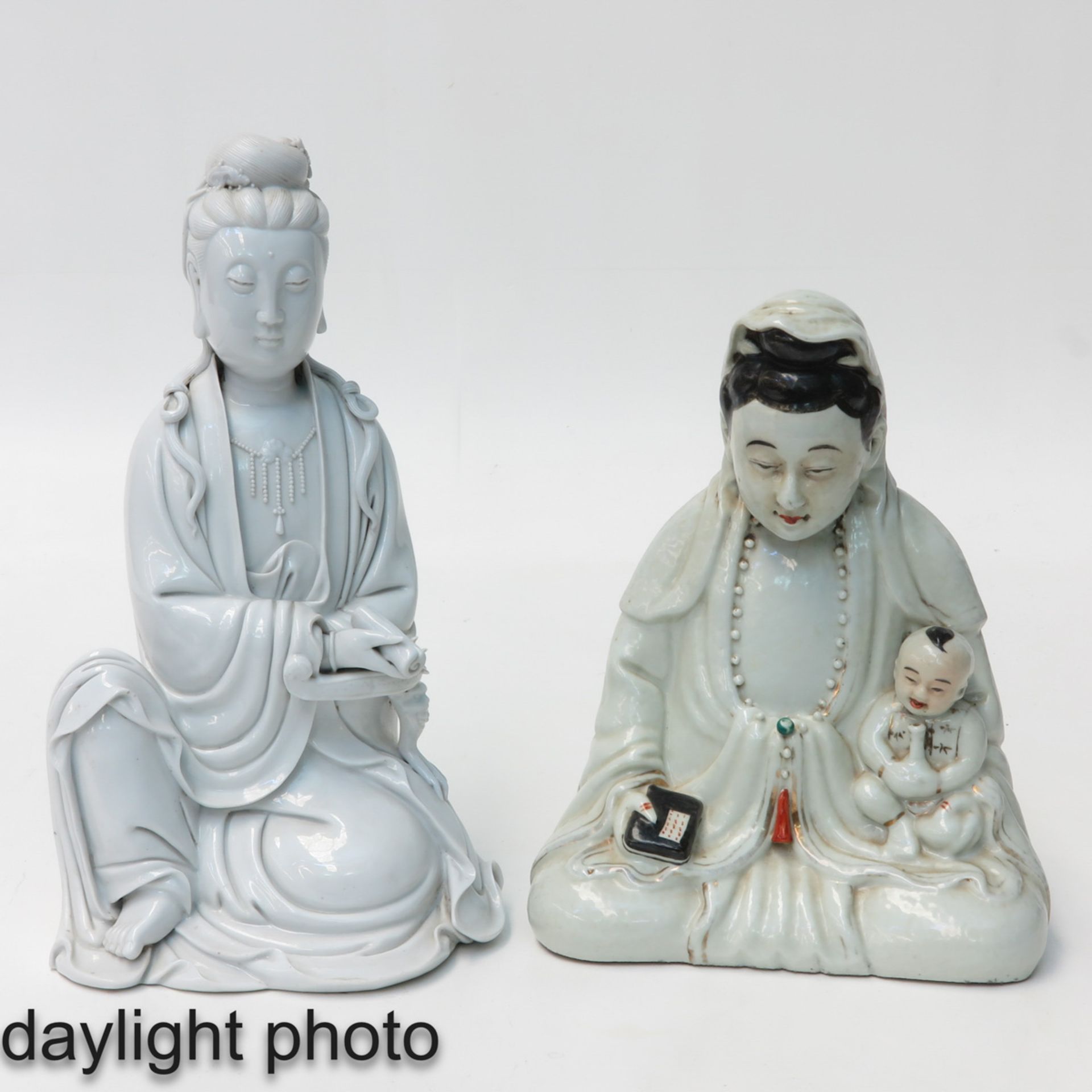 A Lot of 2 Quanyin Sculptures - Bild 7 aus 10