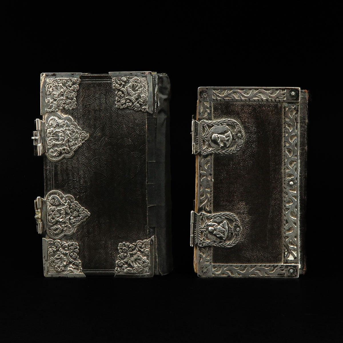 A Lot of 2 Bibles - Image 2 of 10