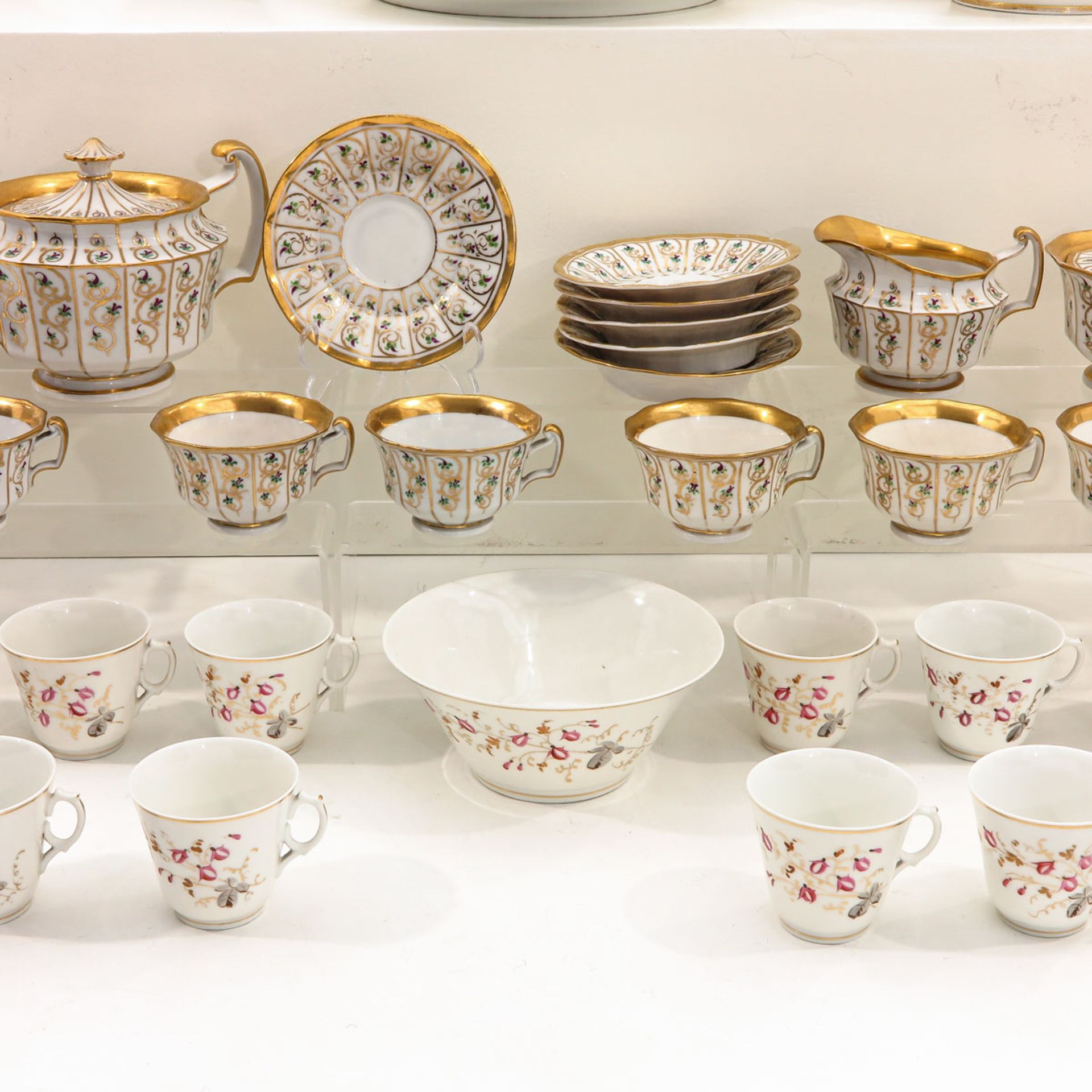 A Collection of Porcelain - Bild 6 aus 9